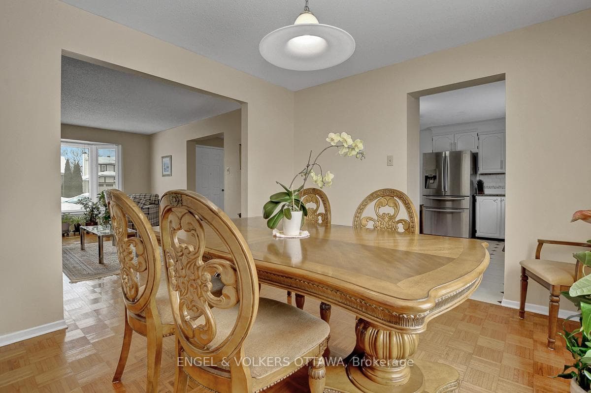 1016 Driftwood Crescent photo 4