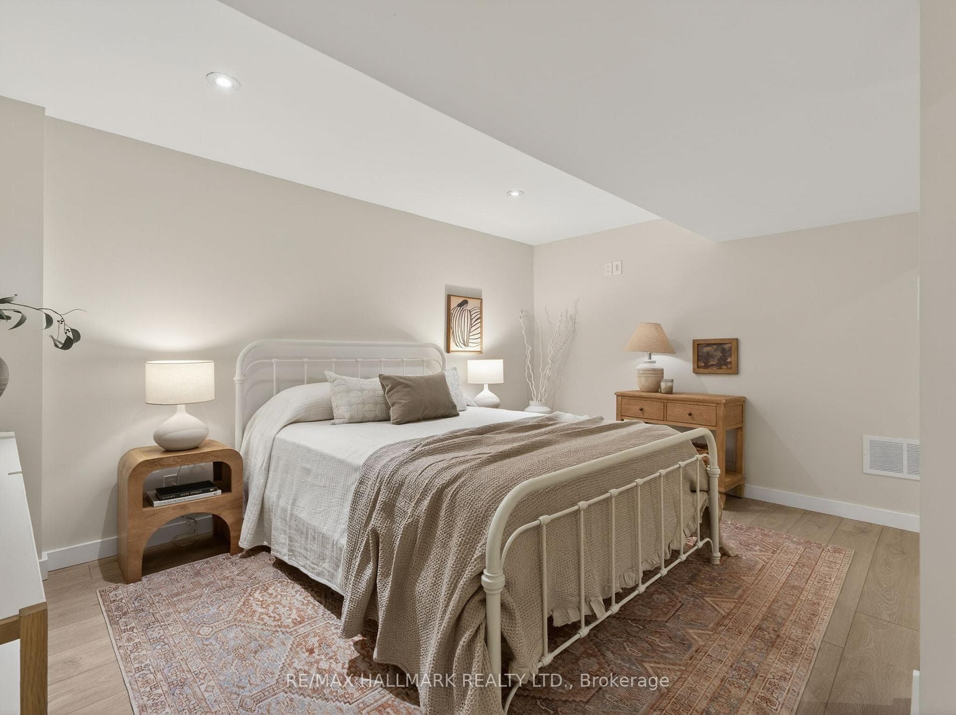 88 Neville Park Boulevard photo 32
