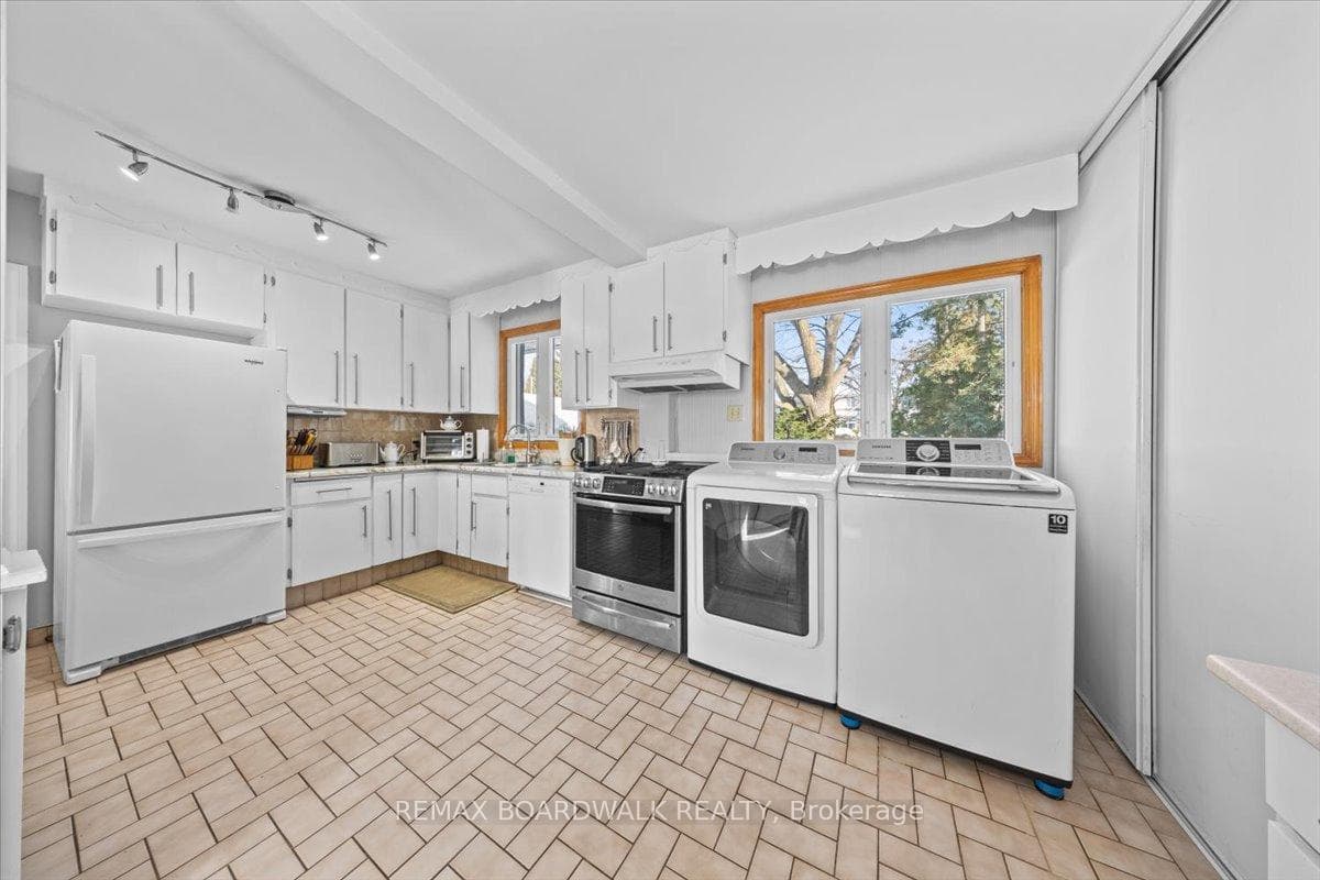 961 Kingsmere Avenue photo 13