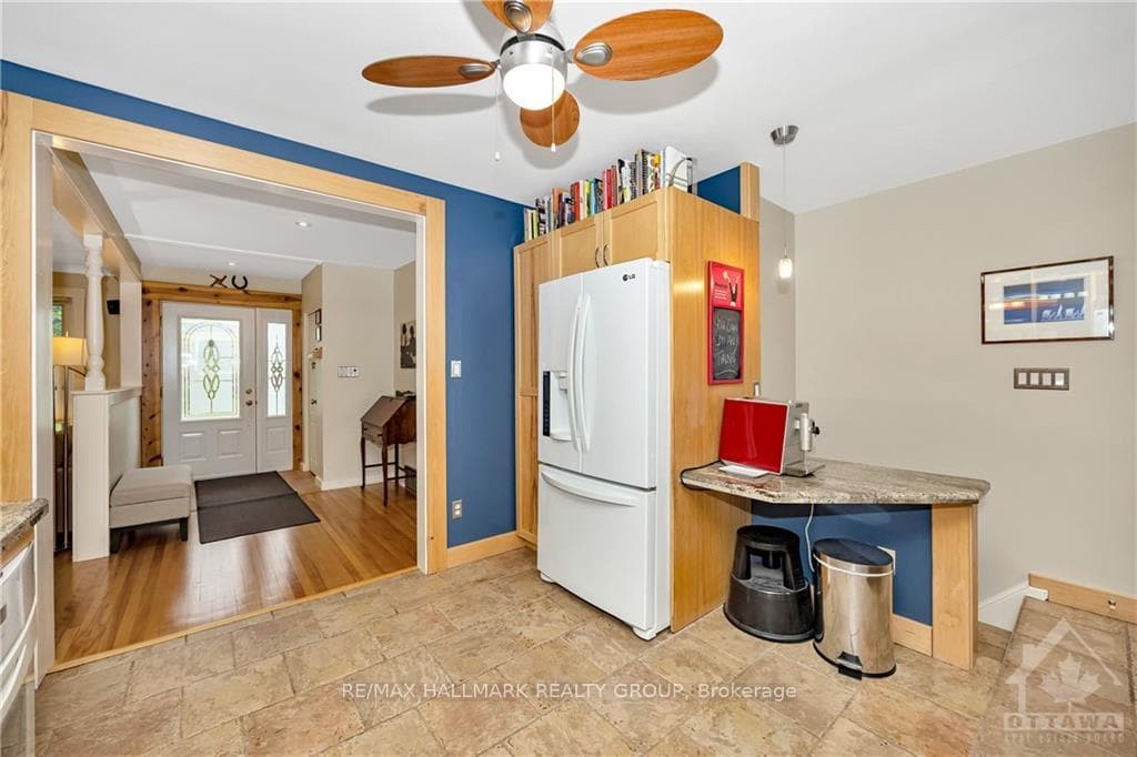1335 HANBURY Street photo 9