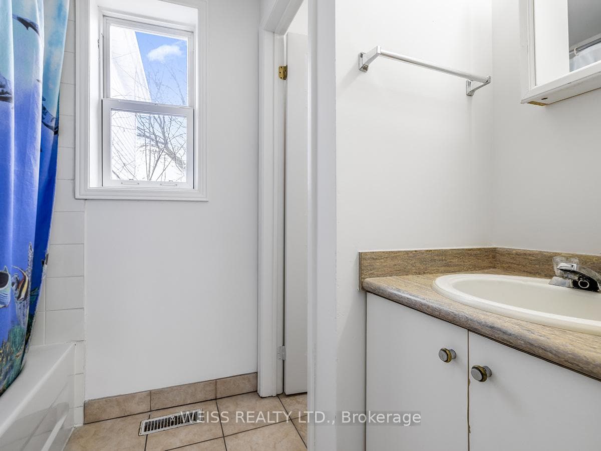 98 Frontenac Avenue photo 32