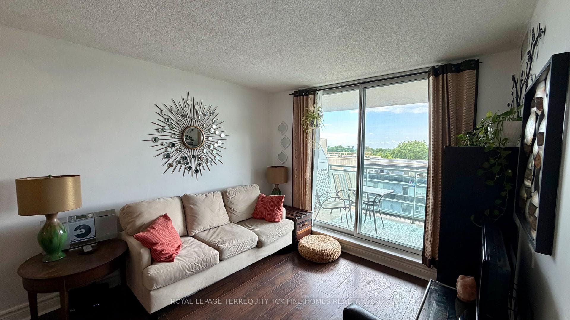 398 Eglinton Avenue Unit 1009 photo 9
