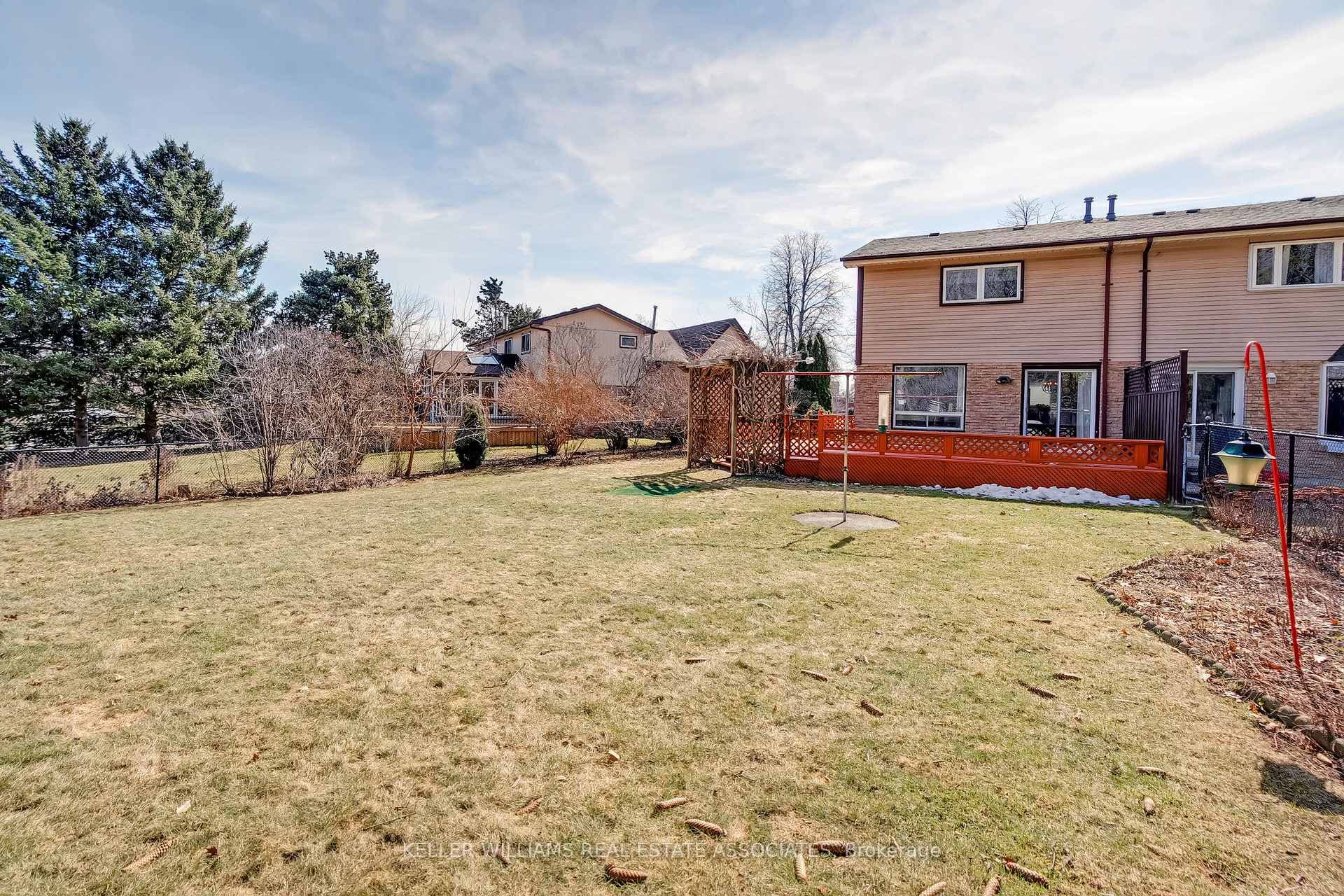 7228 Ridgeland Crescent photo 40