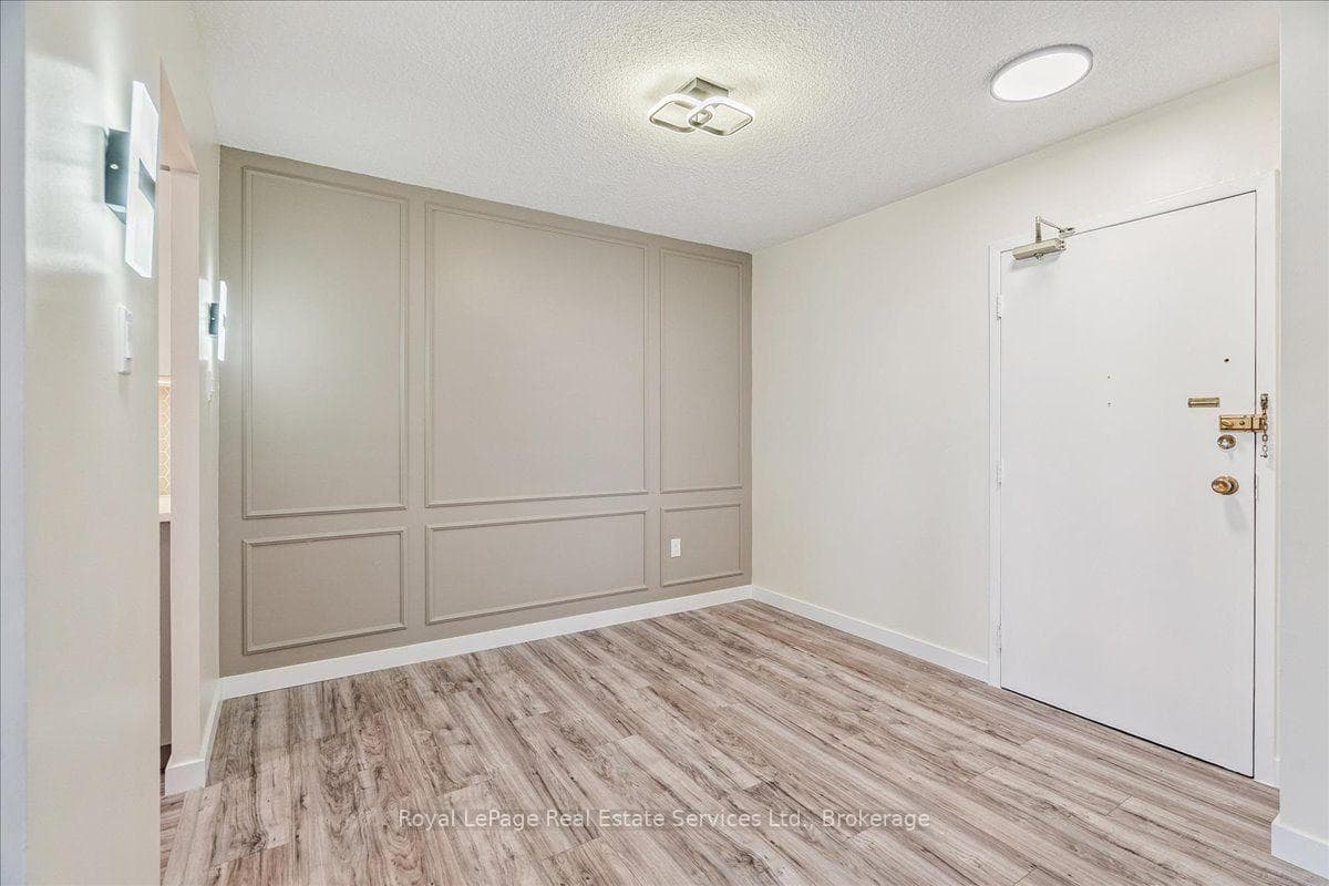 966 Inverhouse Drive Unit 812 photo 16