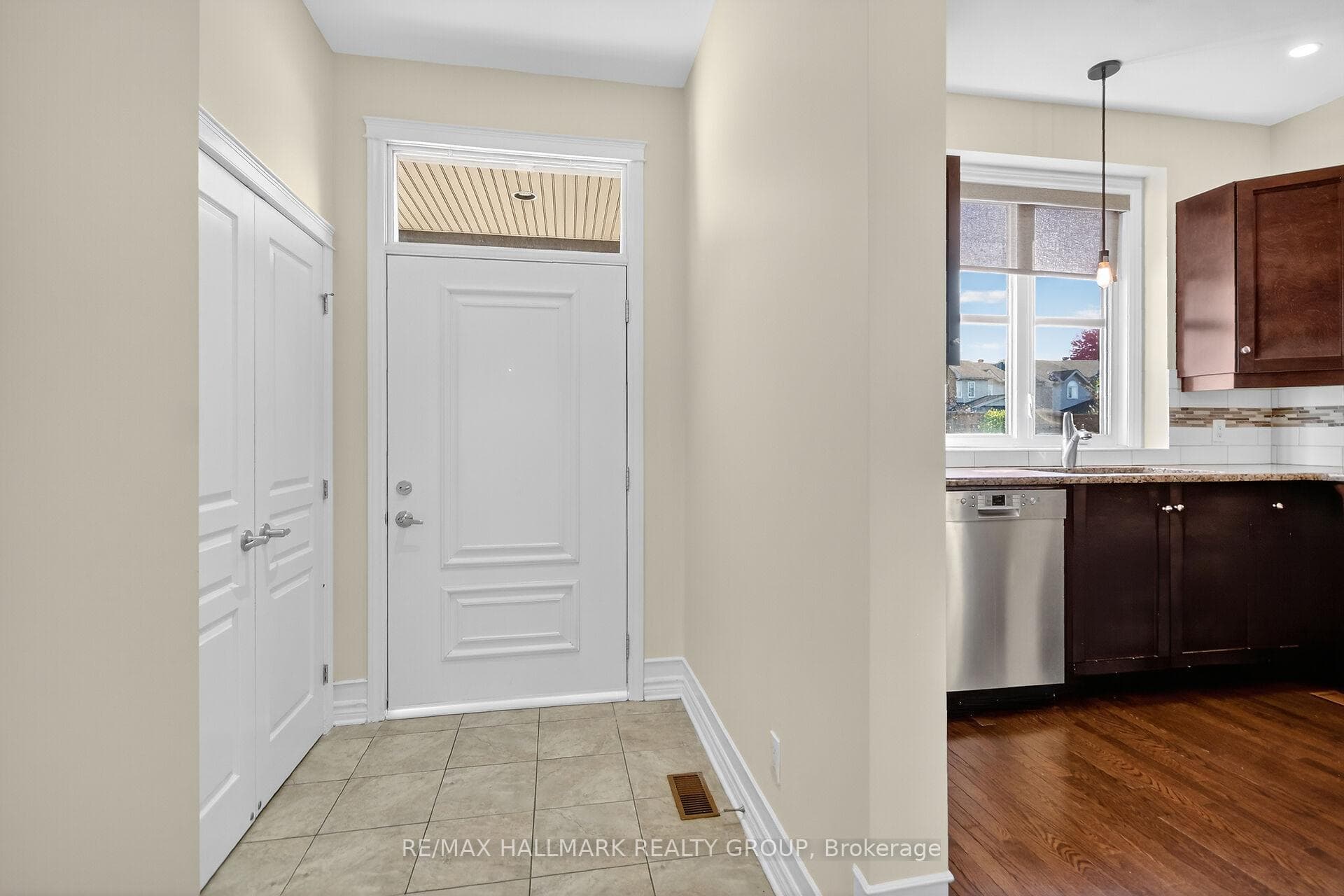 55 Claridge Drive photo 3