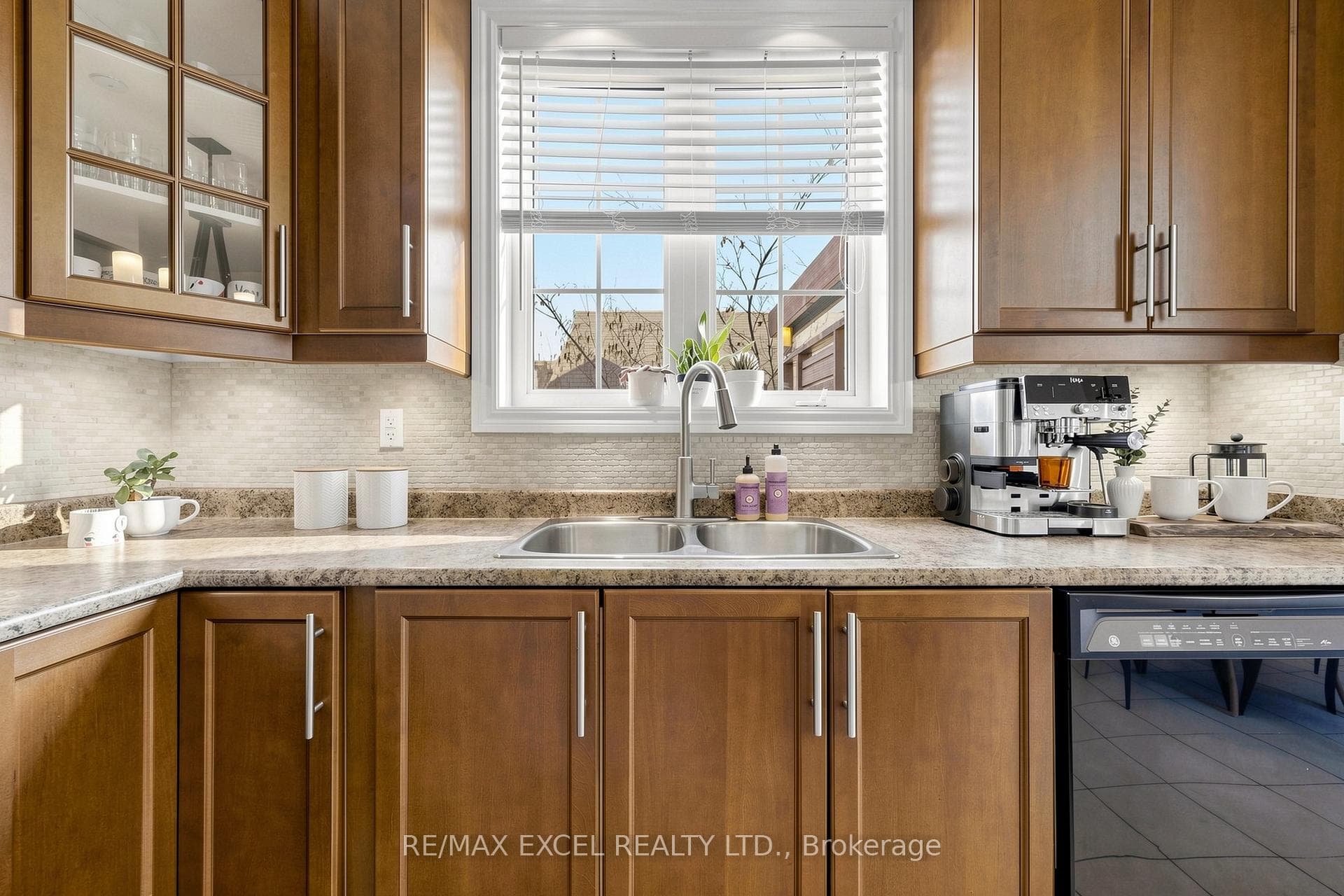 9 Evaridge Drive photo 18