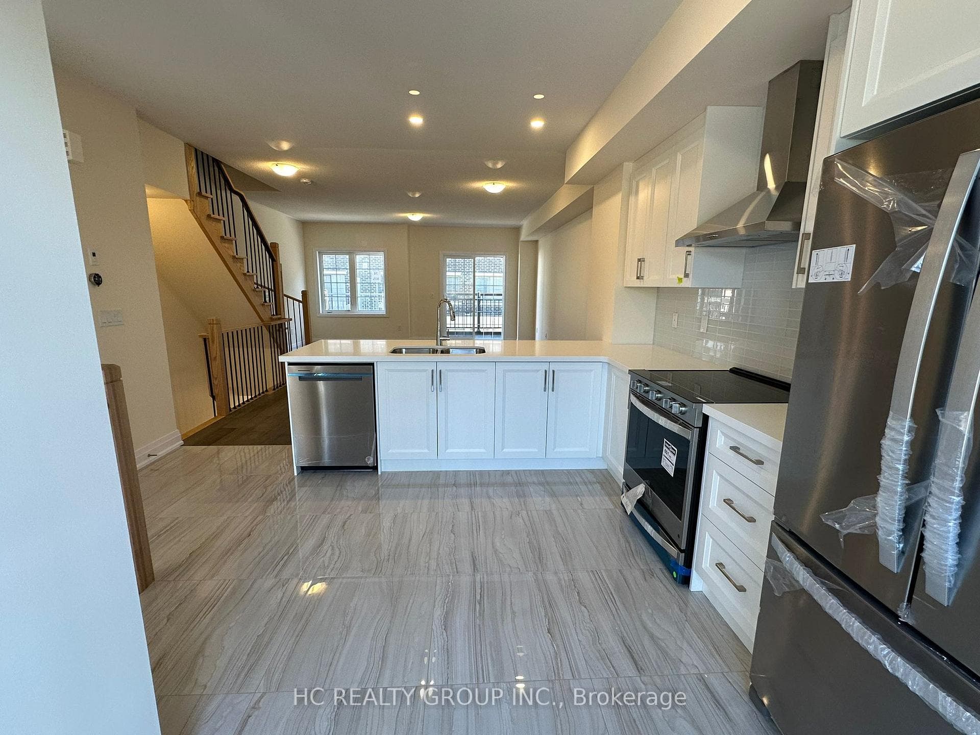 74 Clippers Crescent photo 4