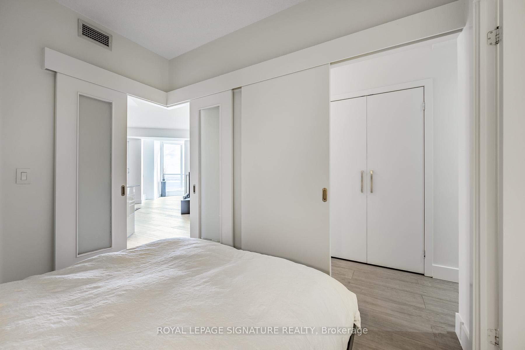 218 Queens Quay N/A Unit 2303 photo 18