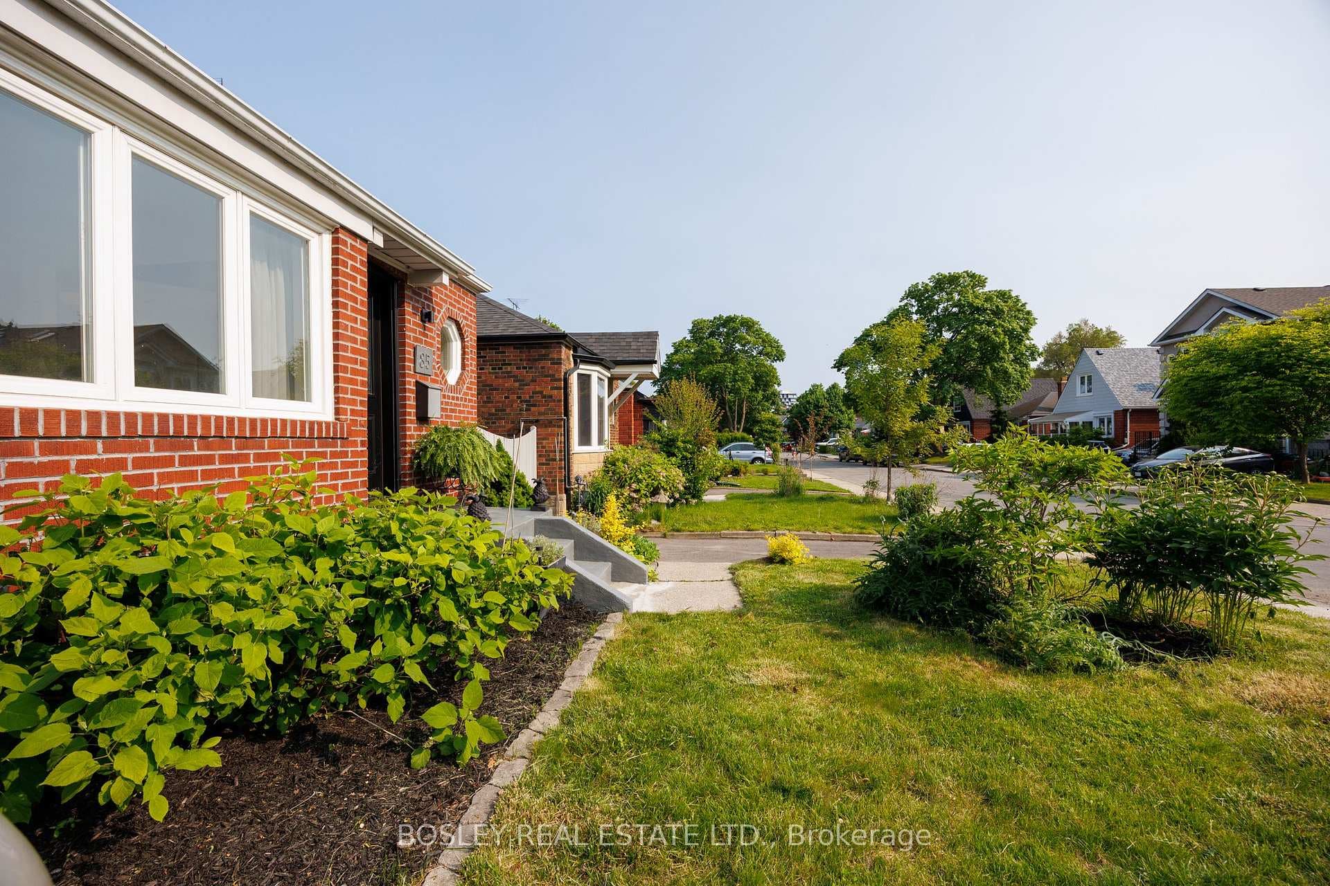 85 Manderley Drive photo 30
