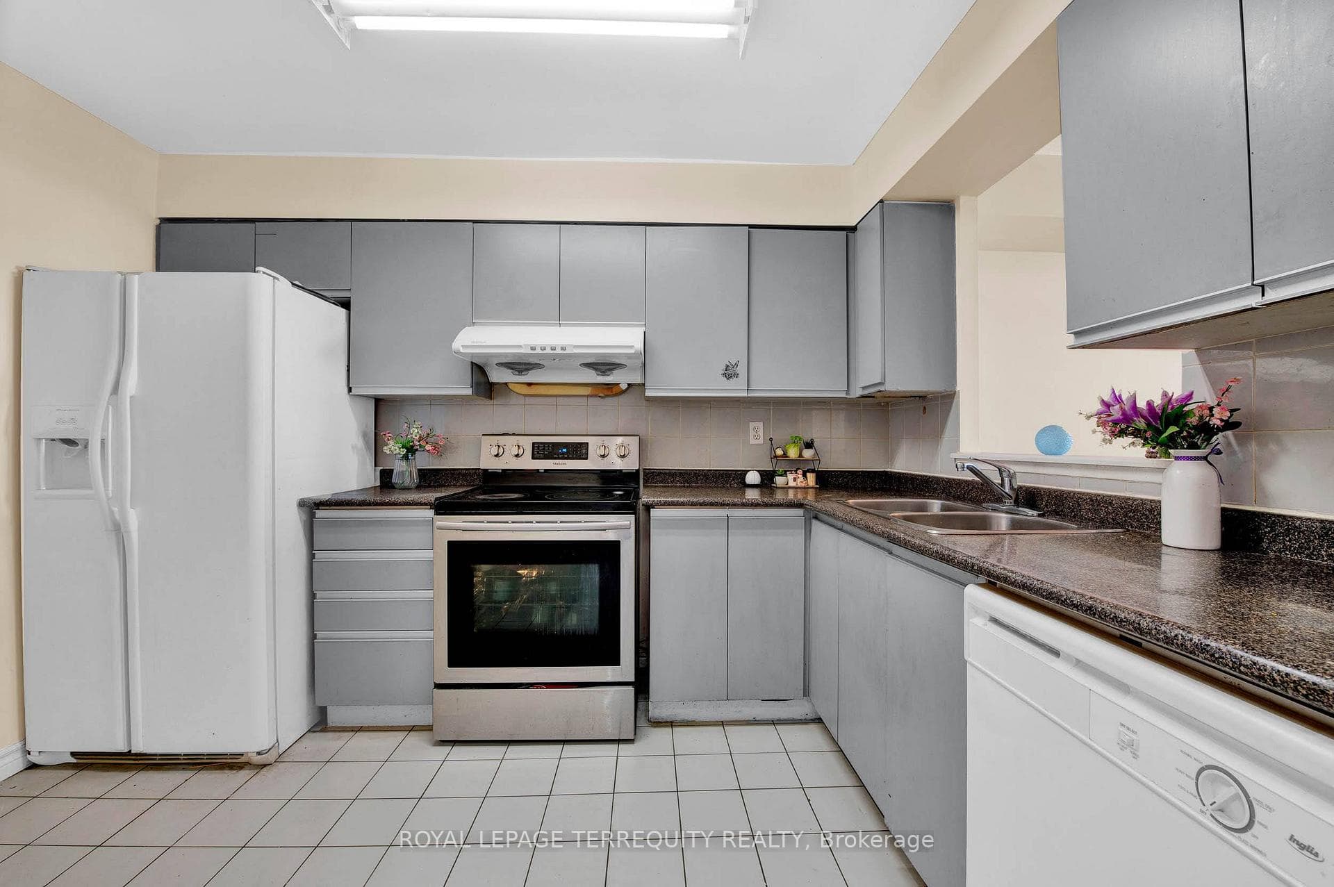 400 Mclevin Avenue Unit 1906 photo 12
