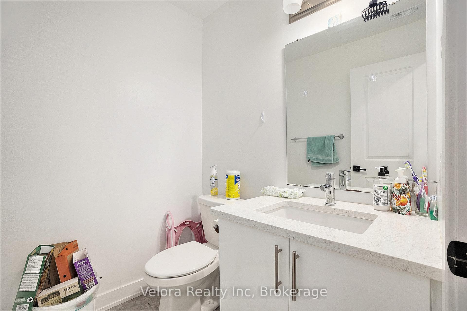 390 Rolling Meadow Crescent Unit E photo 8