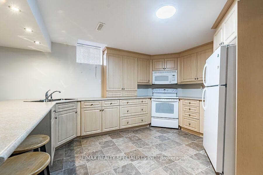 6525 WARBLER Lane photo 29
