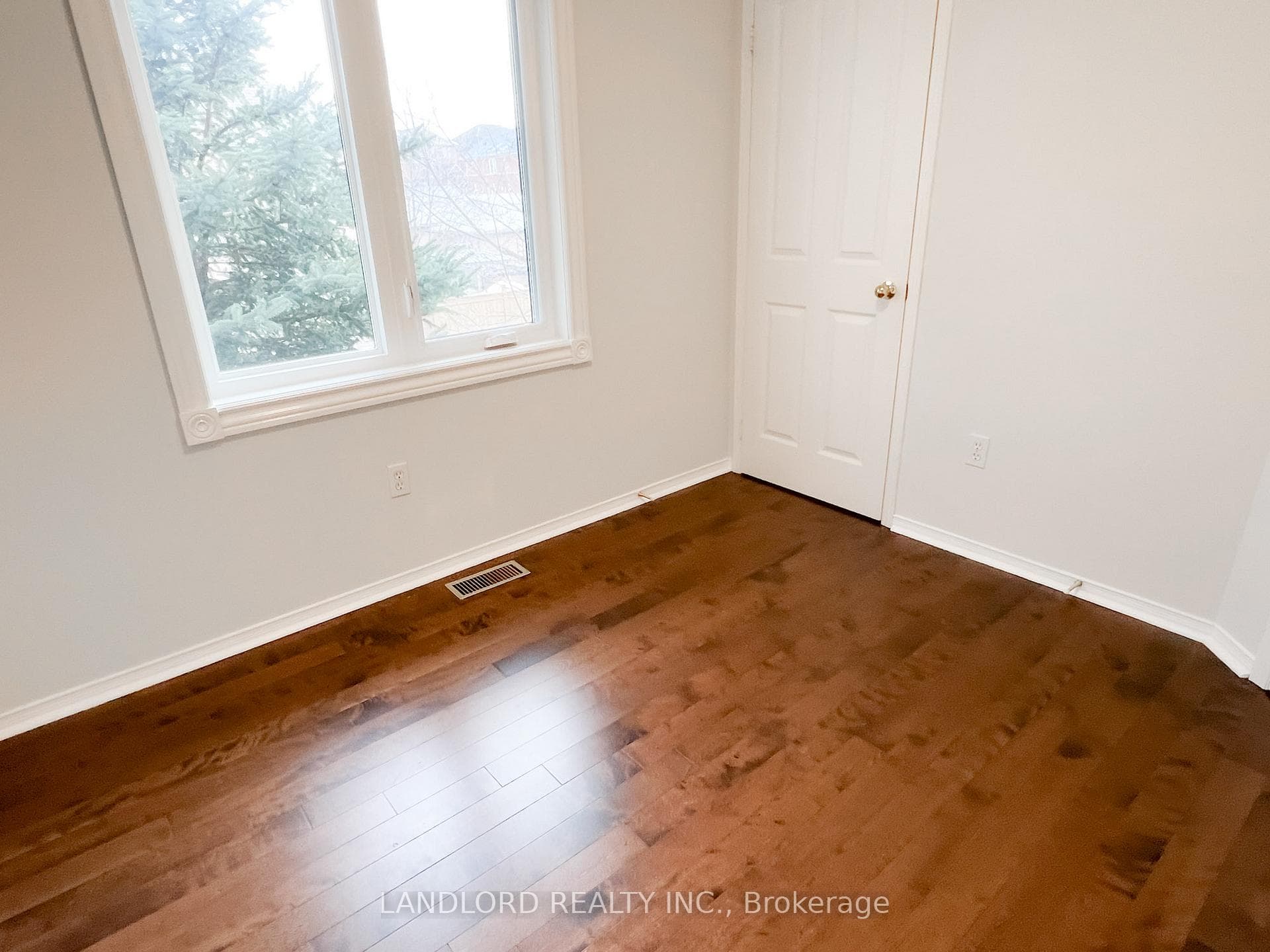 129 Bur Oak Avenue photo 18