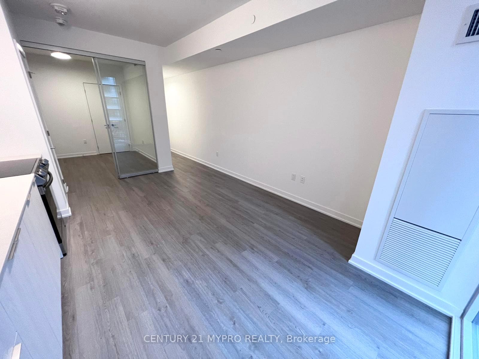 357 King Street Unit 805 photo 5