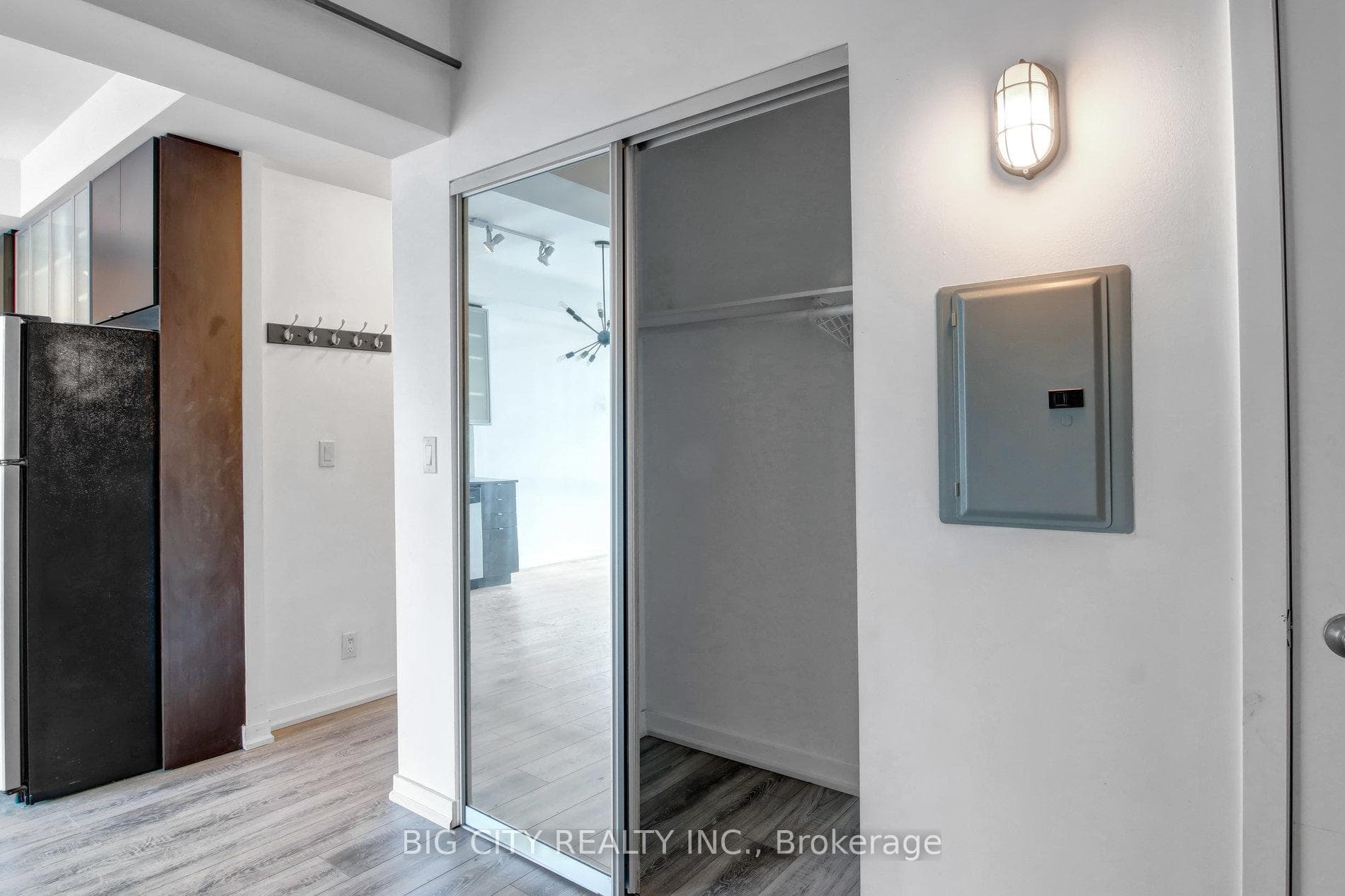 33 Lombard Street Unit 2001 photo 9
