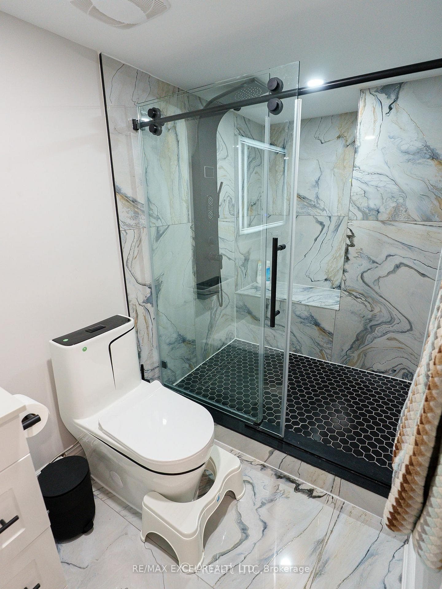 1 Tomwood Court photo 20