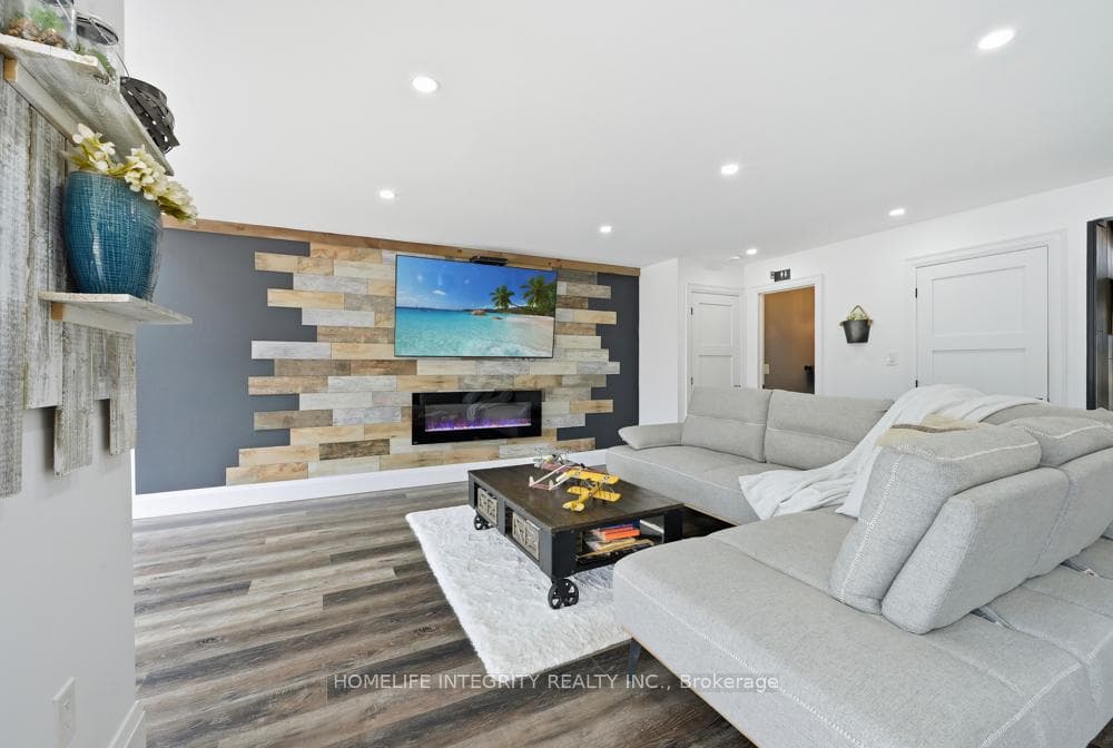 GREAT ROOM OFF KITCHEN