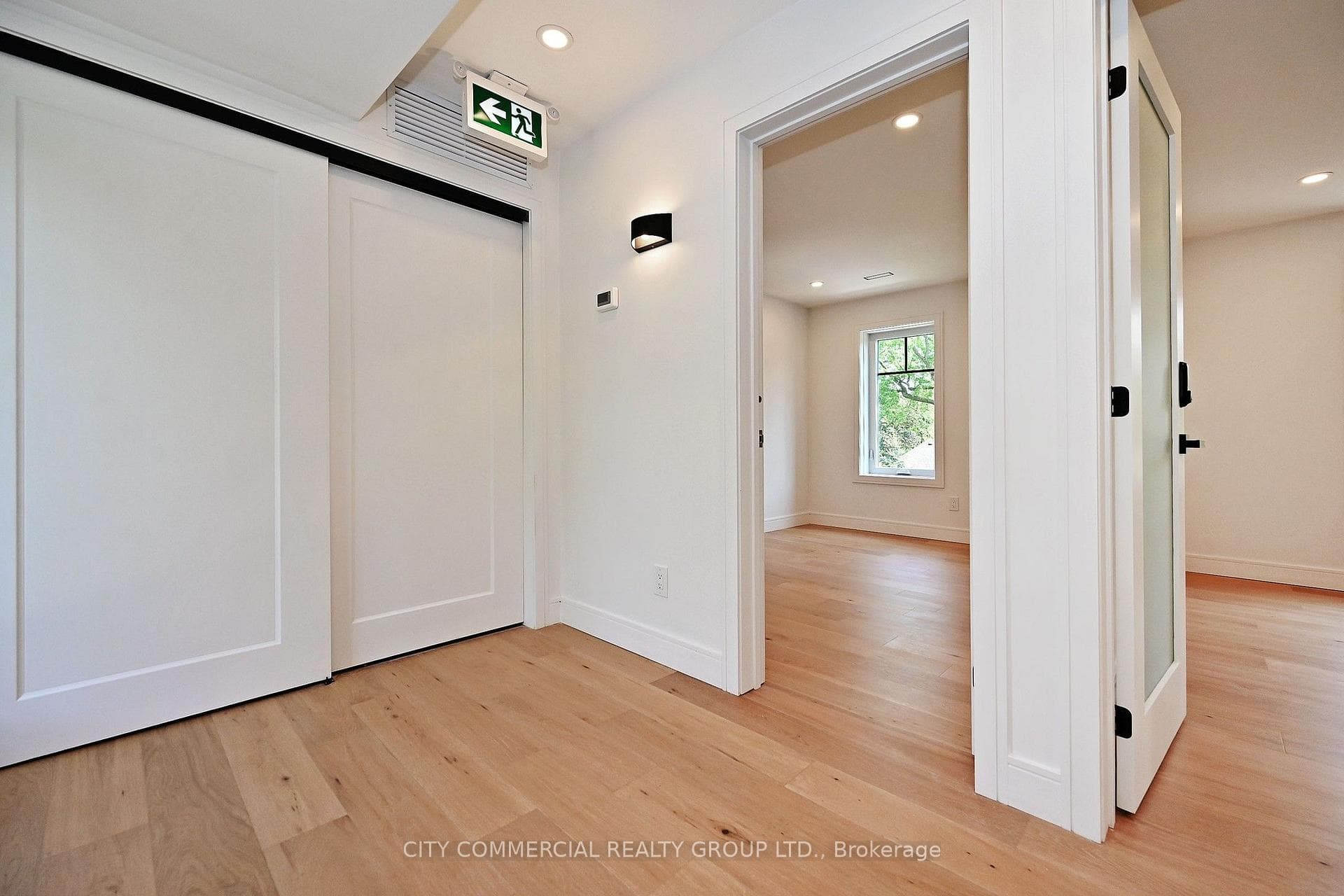 396 Summerhill Avenue photo 7