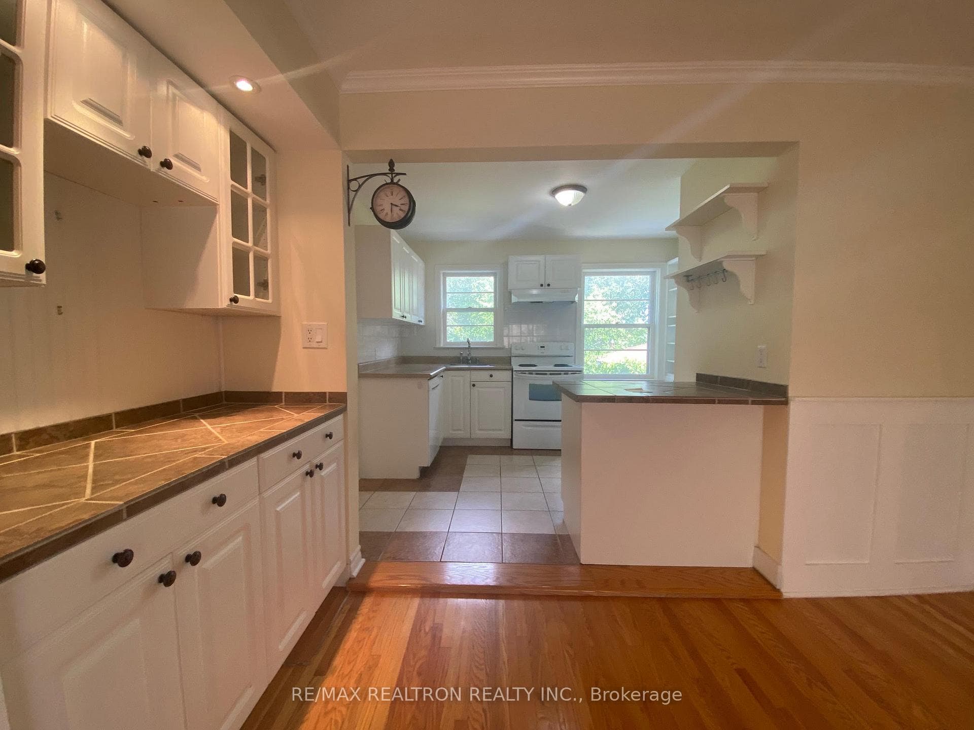 105 Baker Avenue photo 13