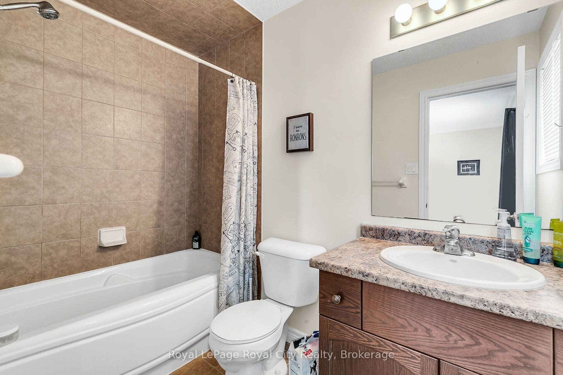 355 Macalister Boulevard Unit 9 photo 16