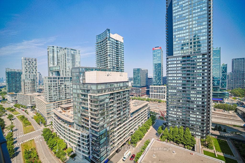 15 FORT YORK Boulevard Unit 2705 photo 33