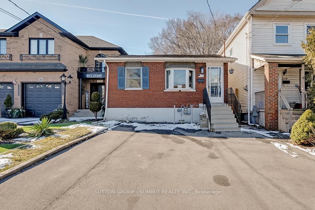 212 Macaulay Street photo 2