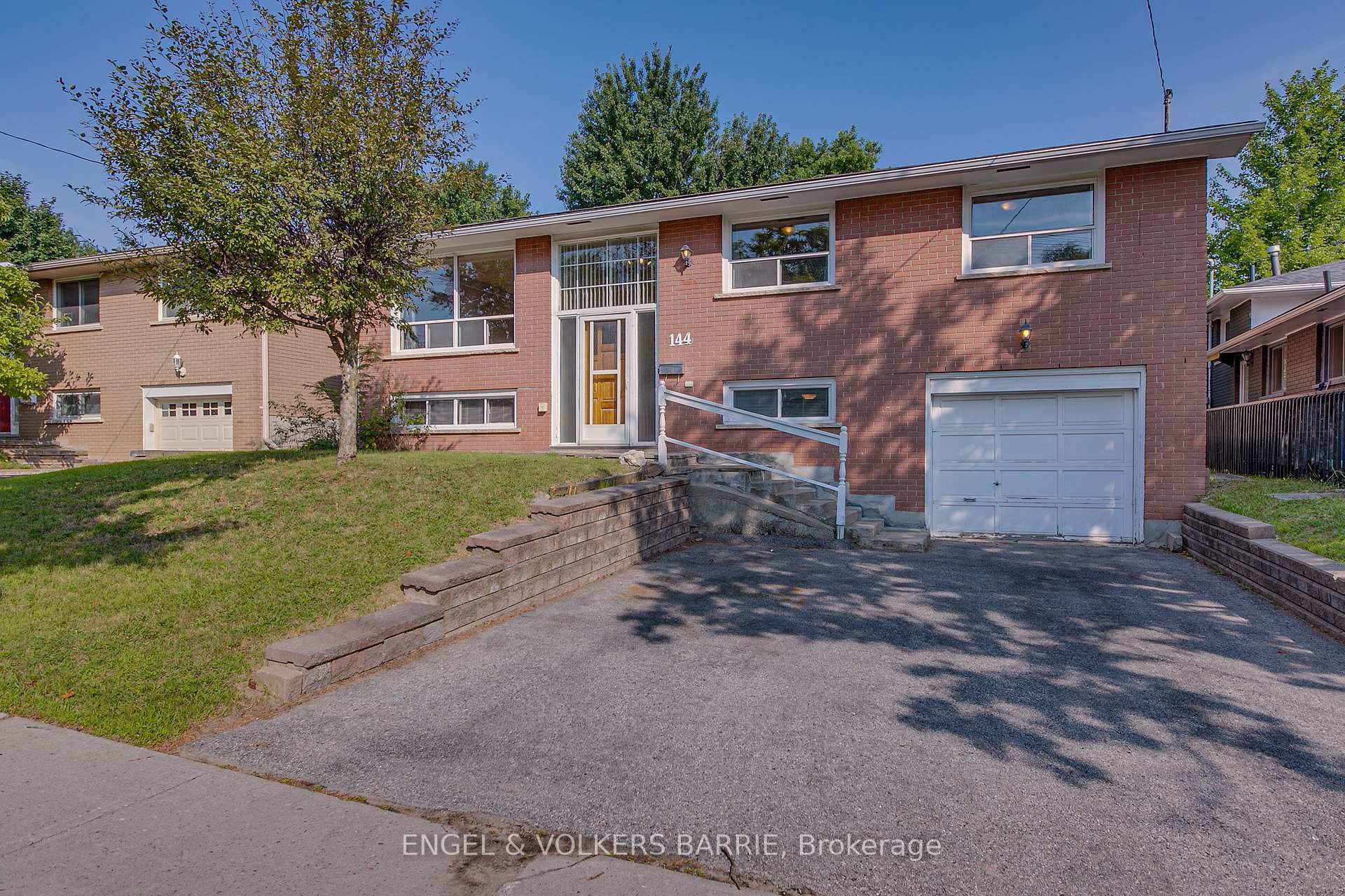 144 Cundles Road photo 1