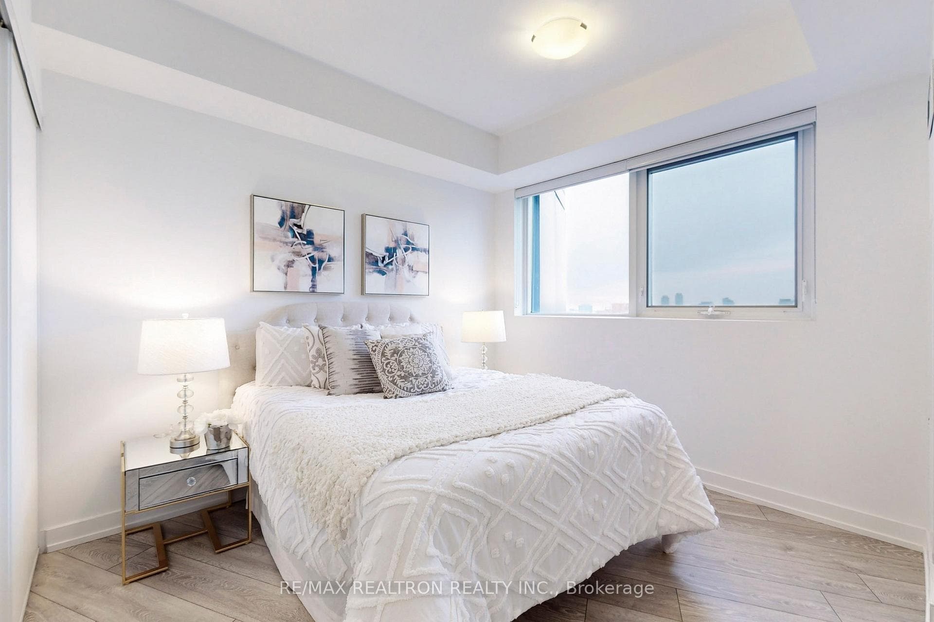 159 Wellesley Street Unit 908 photo 21