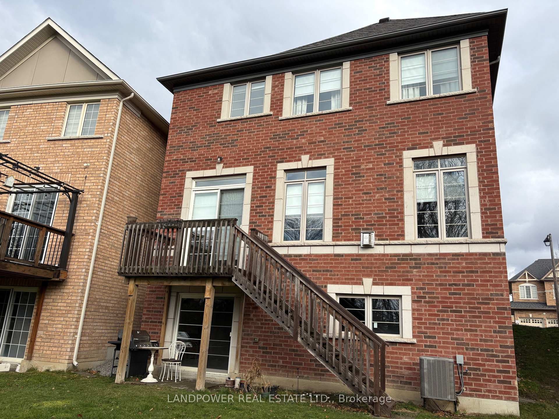 2392 Dress Circle Crescent photo 24