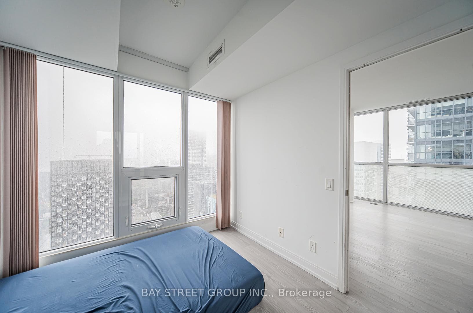 181 Dundas Street Unit 4110 photo 3
