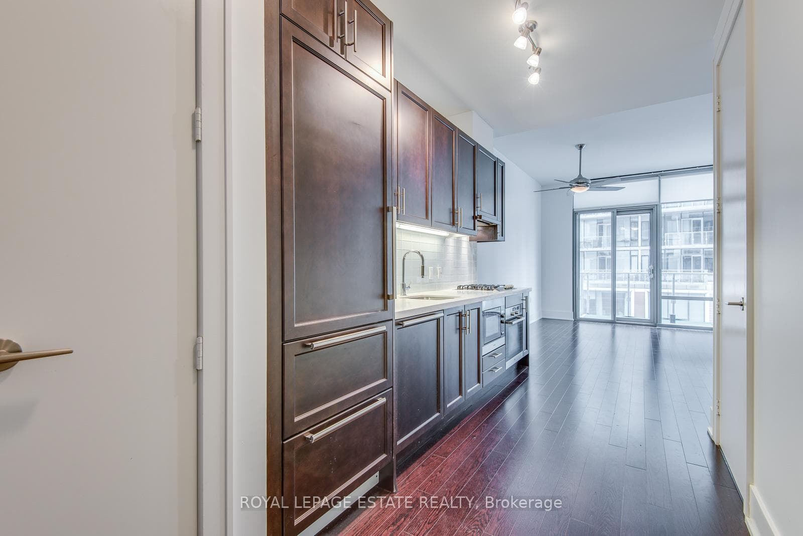 39 Queens Quay Unit 329 photo 3