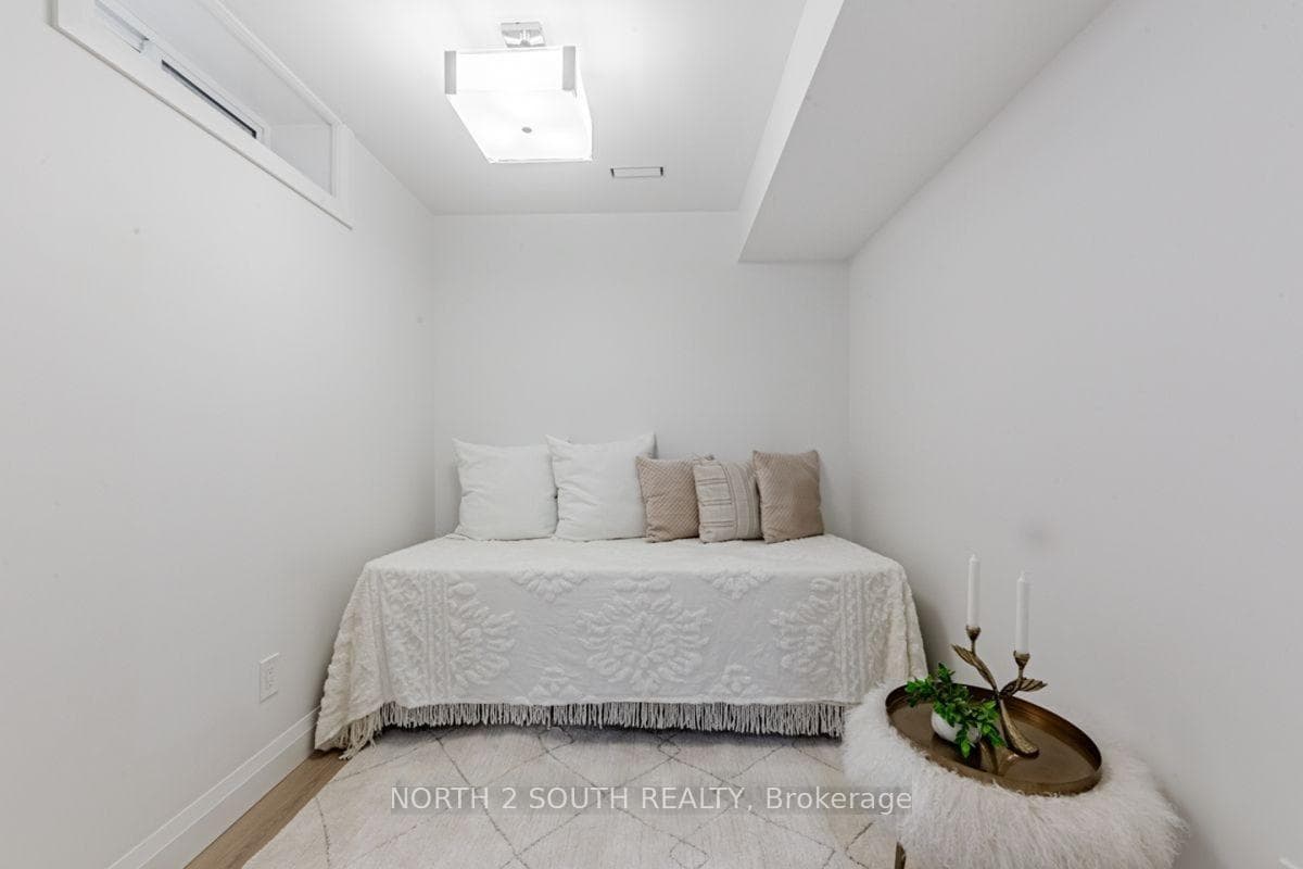 9 Glenvalley Drive Unit Bsmt photo 8