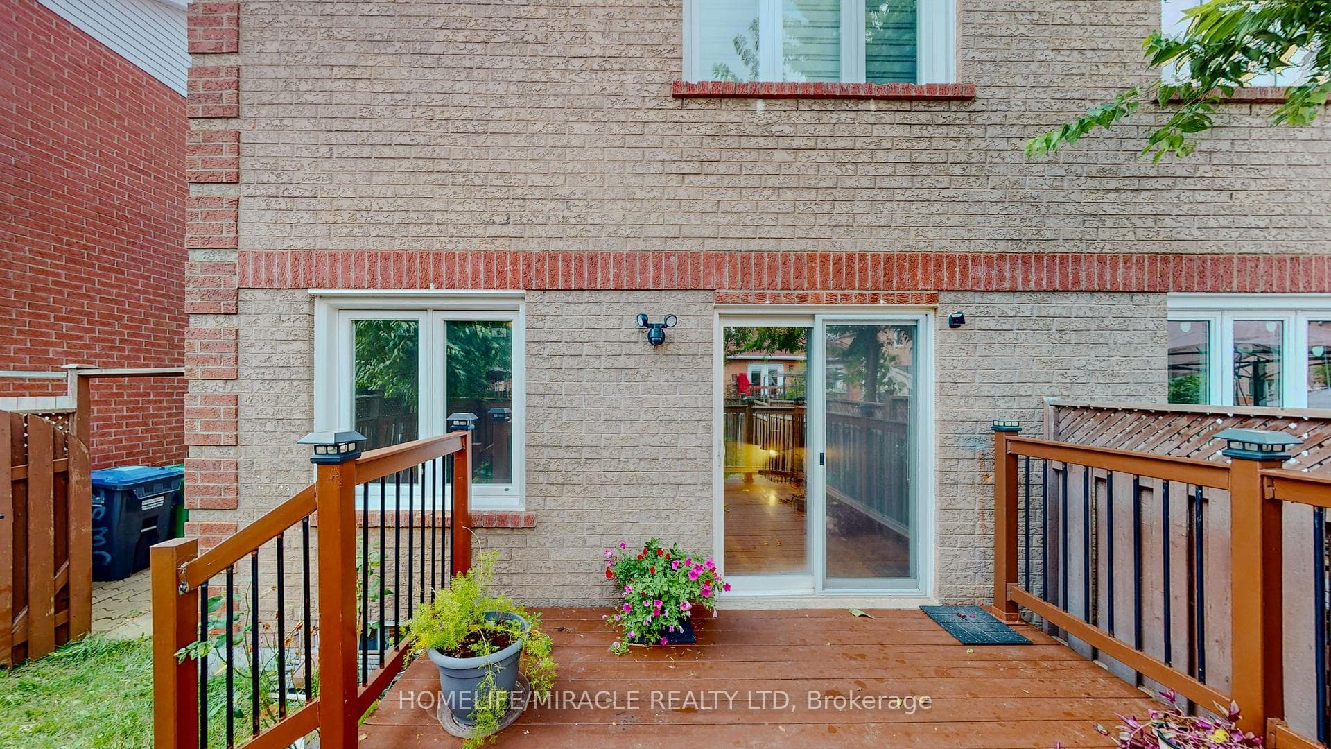 36 Mannel Crescent photo 32