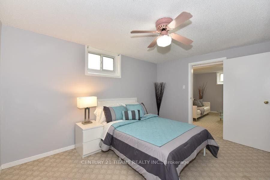 137 Sherwood Forest Drive photo 32