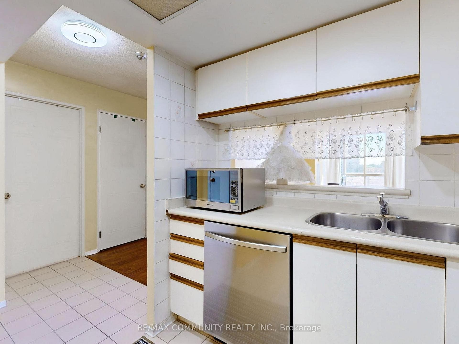 1470 Midland Avenue Unit 511 photo 14