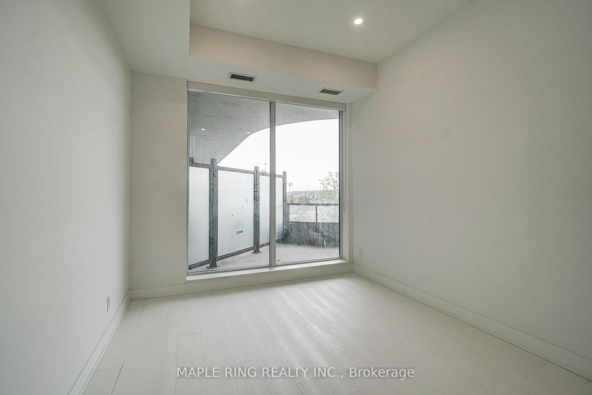 2485 Taunton Road Unit 331 photo 16