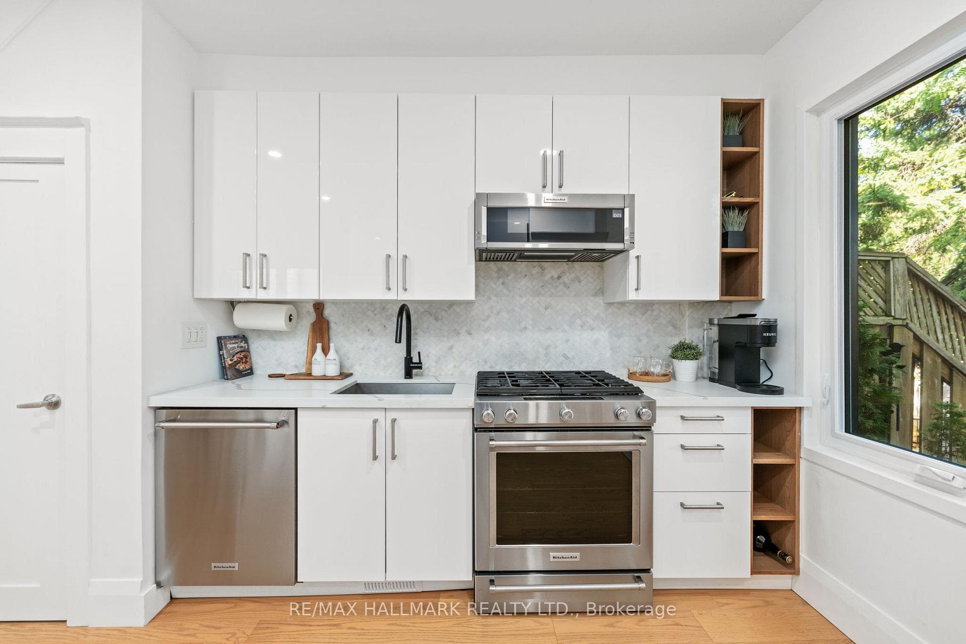 424 Kingston Road photo 13