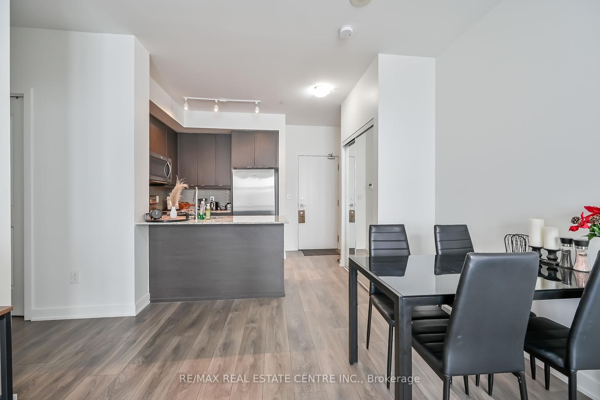 4633 Glen Erin Drive Unit 906 photo 2