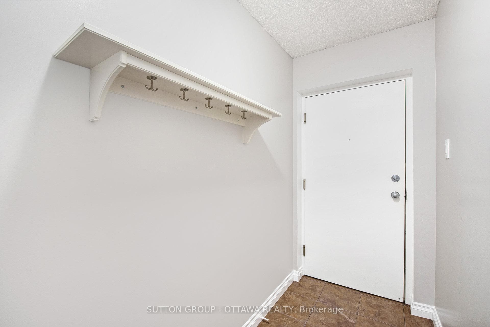 2461 DUNNING Road Unit 2 photo 2