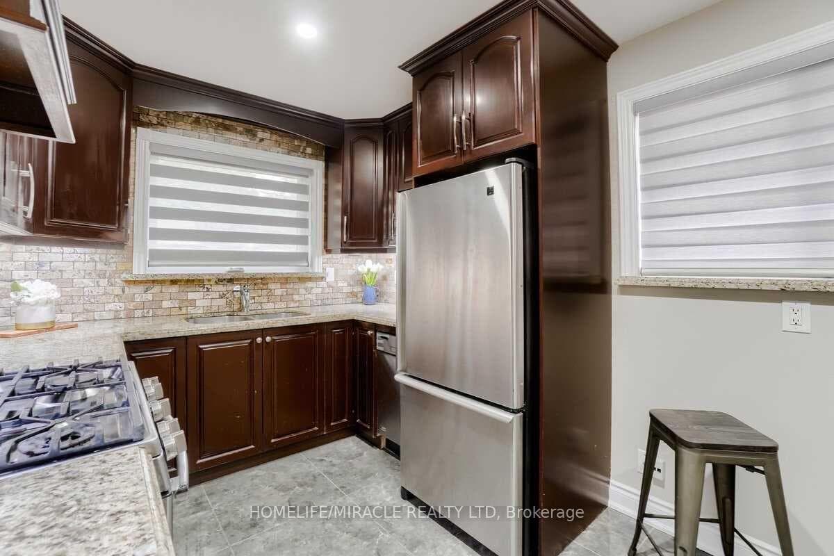 31 Farmington Drive Unit Upper photo 13