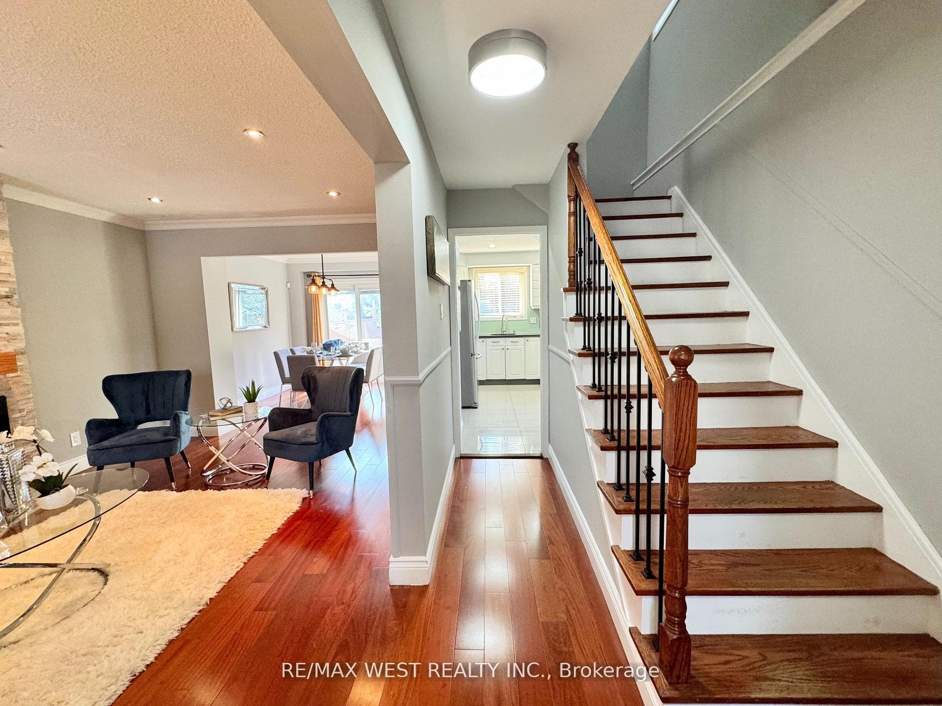1342 Roylen Road photo 4