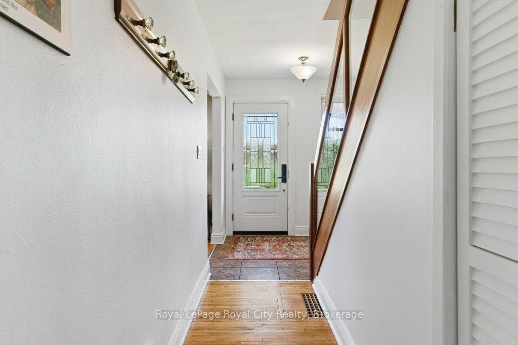 104 Kathleen Street photo 6
