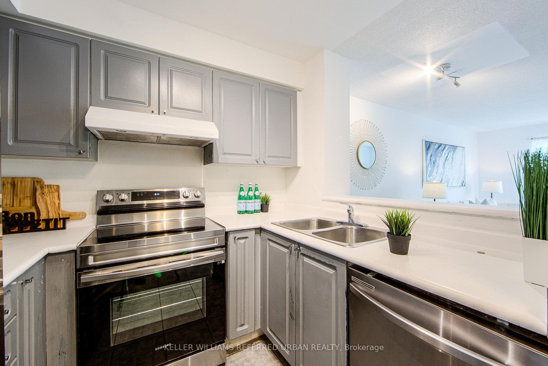 11 Lee Centre Drive Unit 703 photo 4