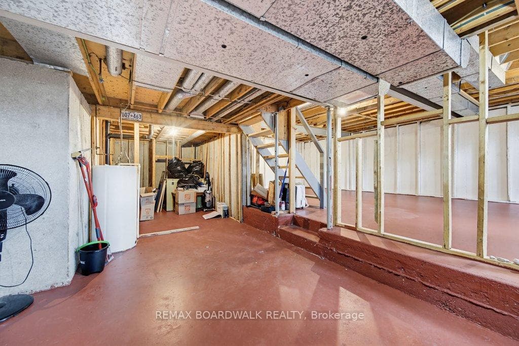 1703 Fieldstone Crescent photo 33