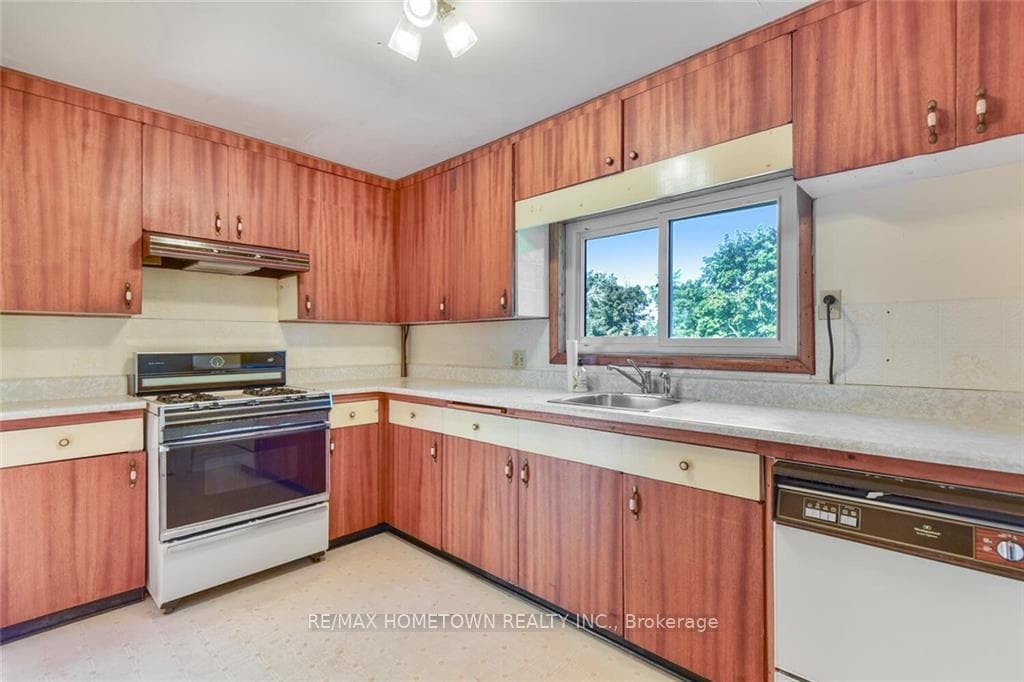 66 KEEFER Street photo 3