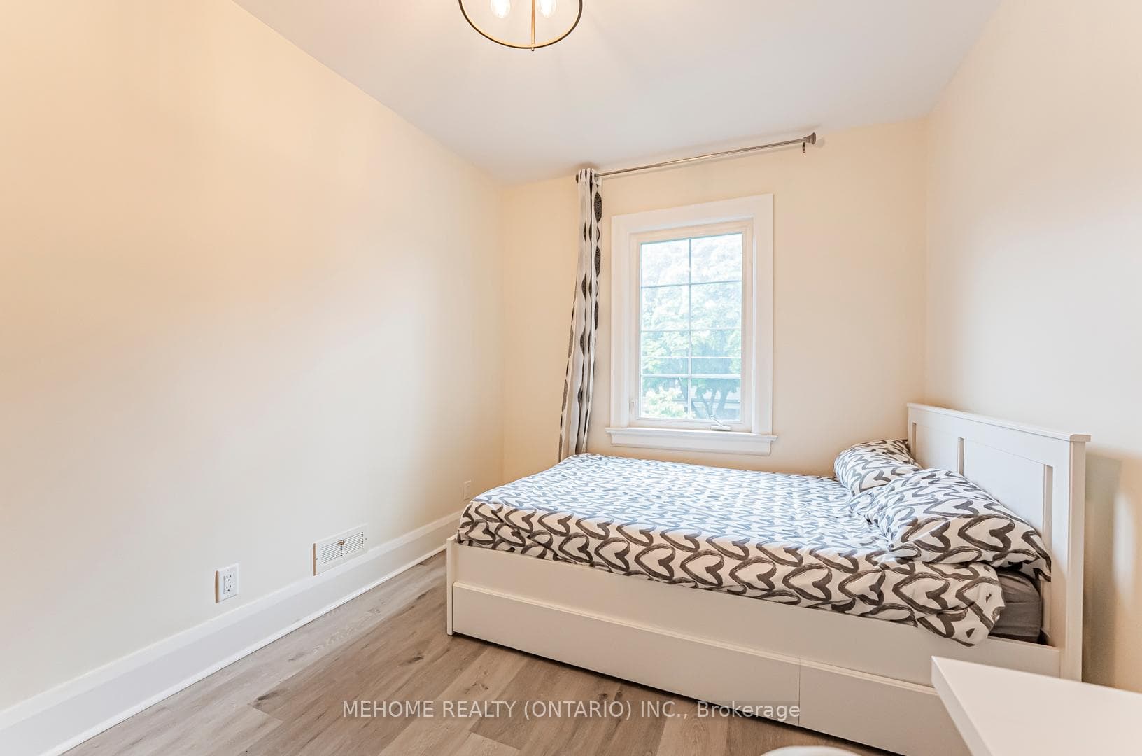 558 Hillsdale Avenue photo 23