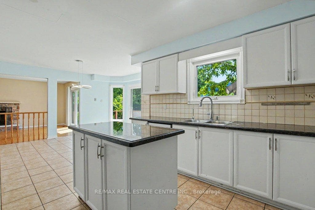 68 Moorehead Crescent photo 15