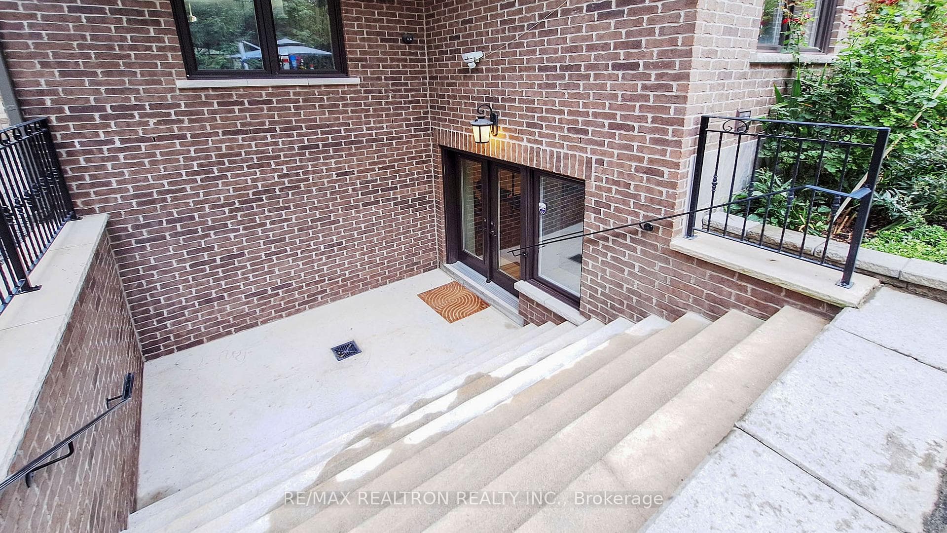 137 Martin Street photo 35