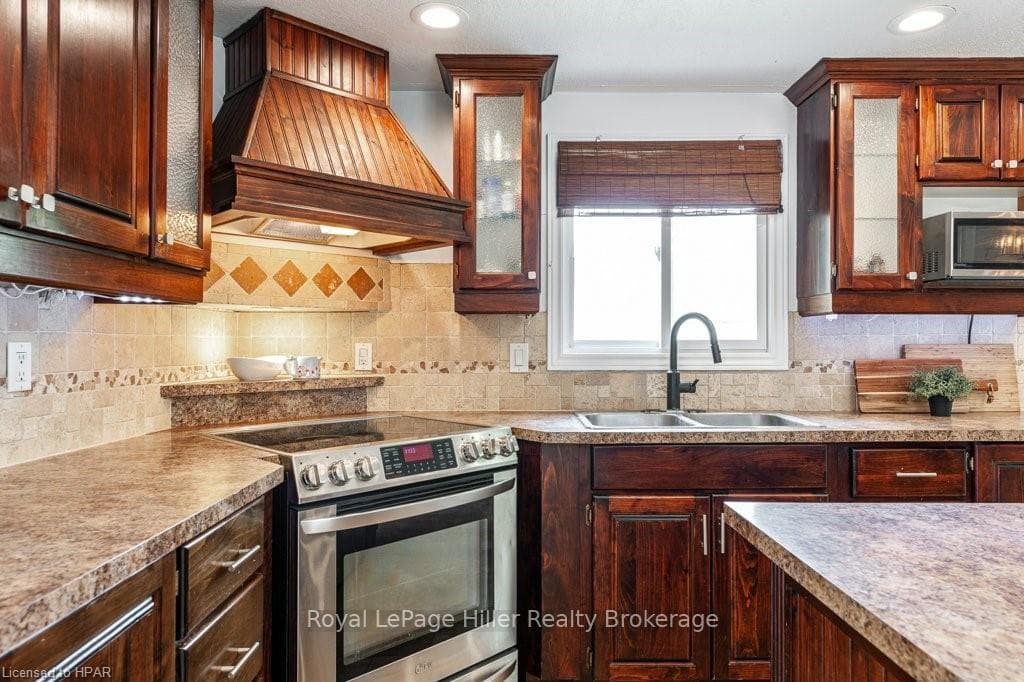 20 WHYTE Avenue photo 14