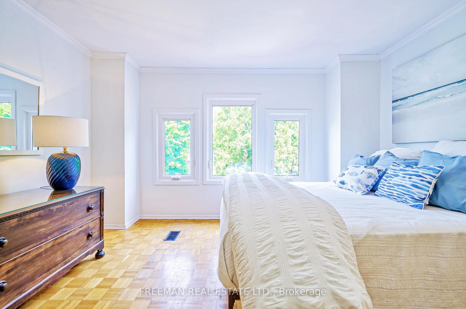 476 Clinton Street photo 17